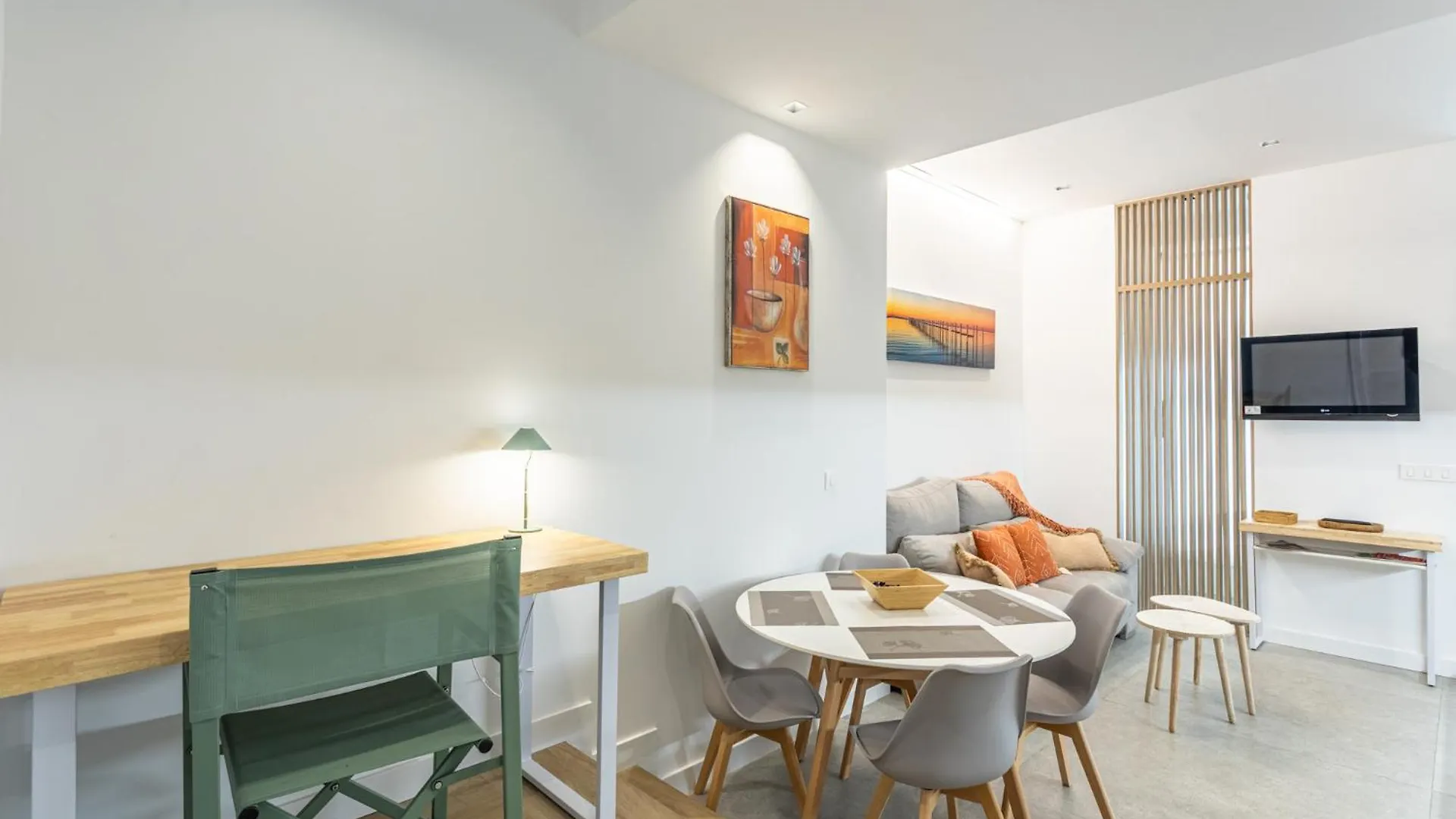 Gavidia Home Suite Seville 0*,